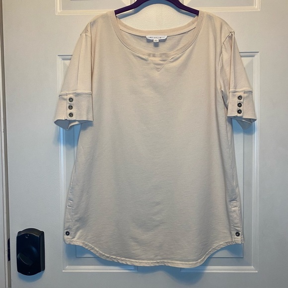 Jane + Delaney Cream Short Sleeve T Shirt Top Button Cuffs Sz M Rounded Hem - Picture 1 of 12